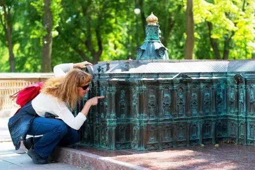 Вечерняя программа: театр и ночная Нева